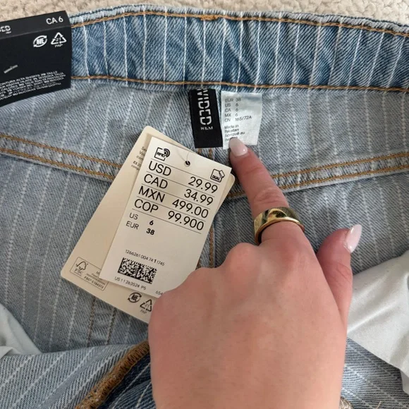 H&M “High denim short” - Picture 3 of 5